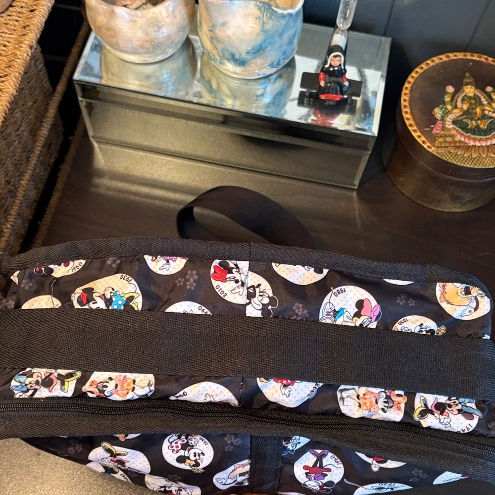 EUC LeSportsac Disney Minnie Mouse Deluxe Everyday Bag in the "Celebrate M - Picture 11 of 16